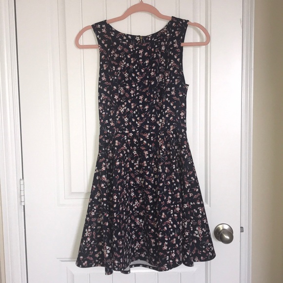 Women’s Sleeveless Dress - Picture 1 of 1
